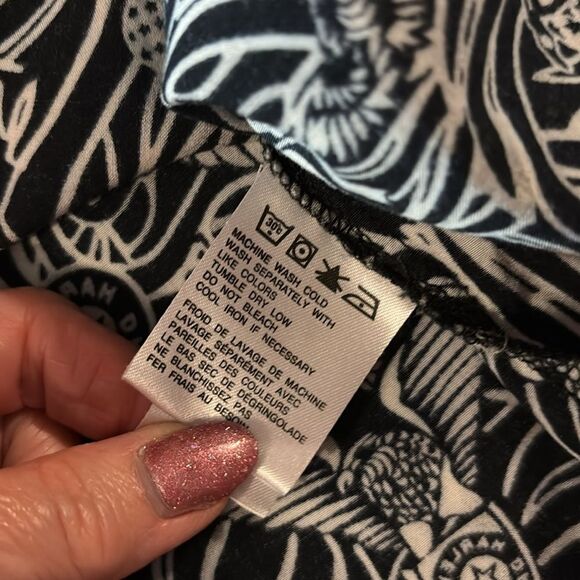 Harley-Davidson women’s button down blouse. Black & white Harley print. Size 2W. - Picture 8 of 10